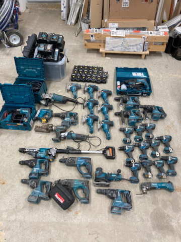 1214943-33 Stort lager med elhandverktyg/maskiner - Makita