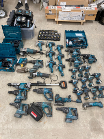 1214943-1 Stort lager med elhandverktyg/maskiner - Makita