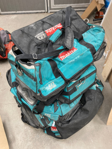 1214943-35 Stort lager med elhandverktyg/maskiner - Makita