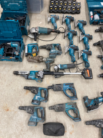 1214943-3 Stort lager med elhandverktyg/maskiner - Makita