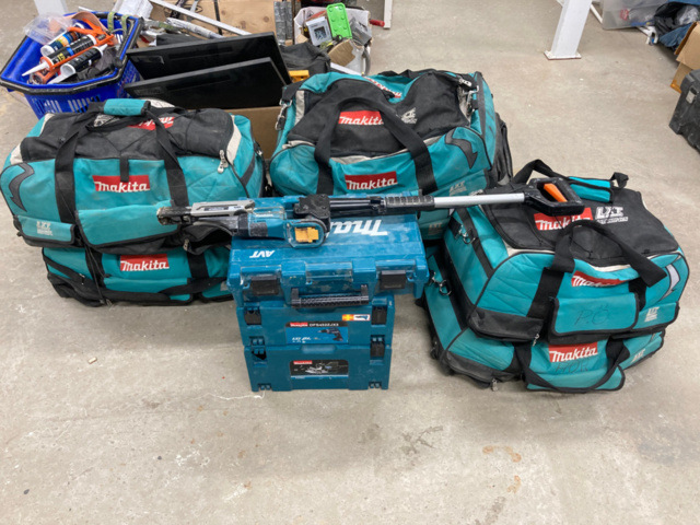 1214943-36 Stort lager med elhandverktyg/maskiner - Makita