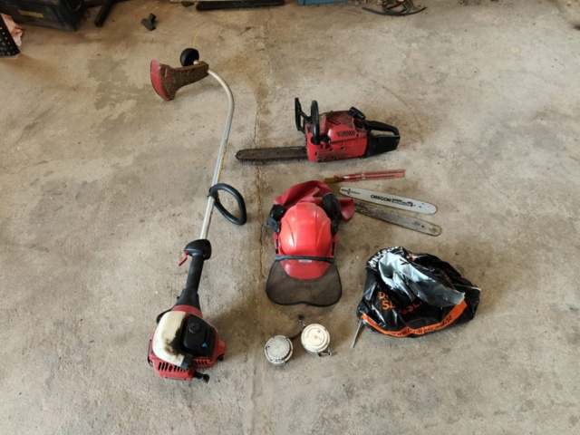 1129808-1 Grass Trimmer & Chainsaw Jonsered