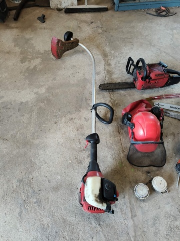 1129808-2 Grass Trimmer & Chainsaw Jonsered