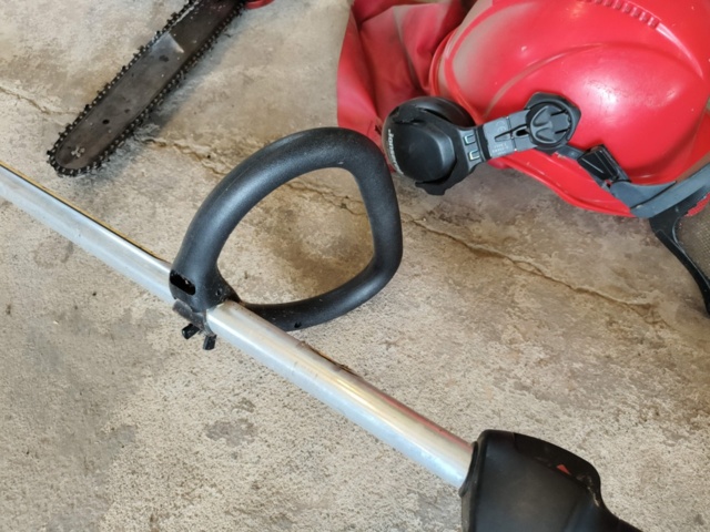 1129808-4 Grass Trimmer & Chainsaw Jonsered