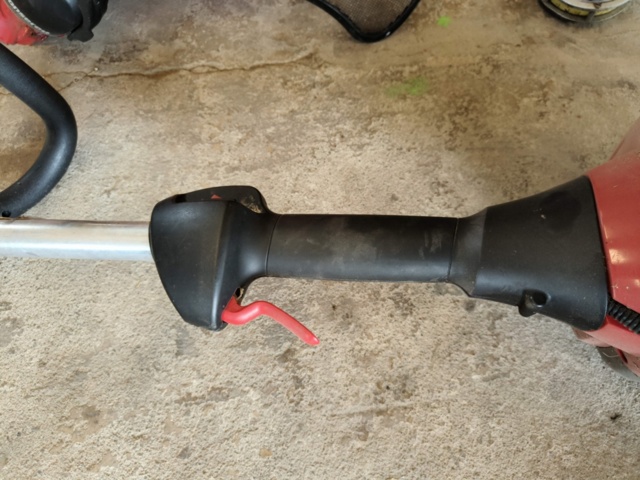 1129808-5 Grass Trimmer & Chainsaw Jonsered