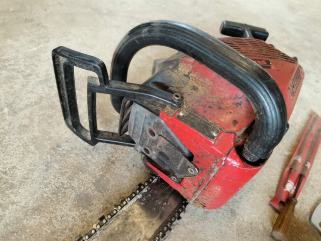 1129808-16 Grass Trimmer & Chainsaw Jonsered