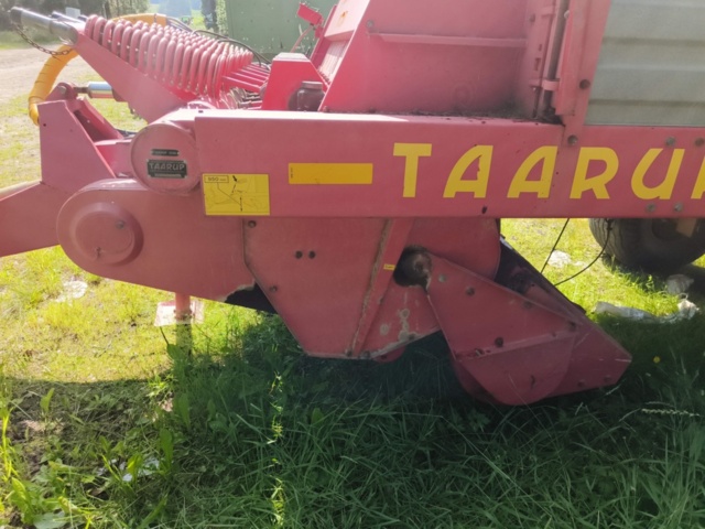 1129825-11 Self-loading trailer Taarup 1030