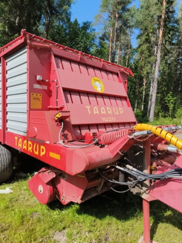 1129825-26 Self-loading trailer Taarup 1030