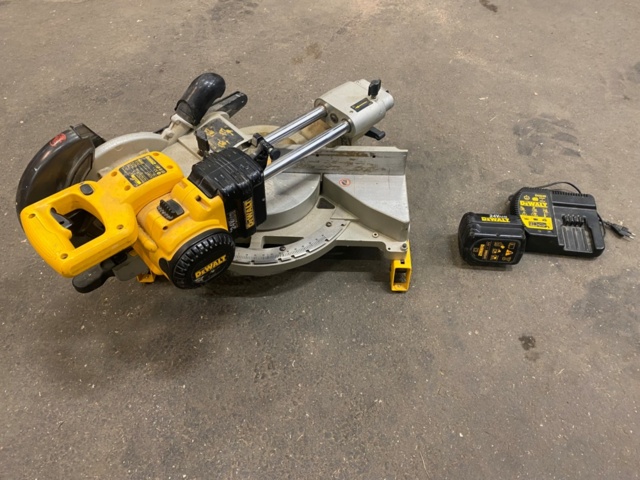 1231348-1 Miter saw DEWALT DW017