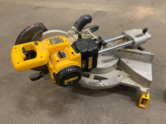 1231348-2 Miter saw DEWALT DW017
