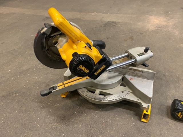 1231348-3 Miter saw DEWALT DW017