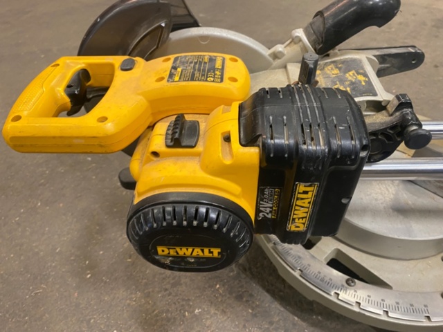1231348-5 Miter saw DEWALT DW017