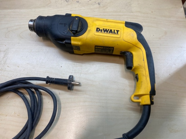 1231351-1 Impact drill DEWALT D25114-QS