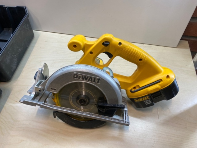 1231356-2 Circular saw DEWALT DC390