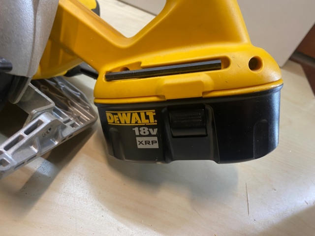 1231356-4 Circular saw DEWALT DC390
