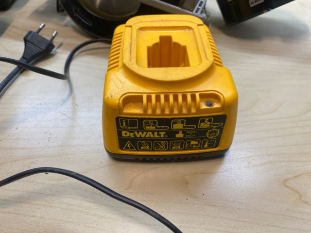 1231356-5 Circular saw DEWALT DC390