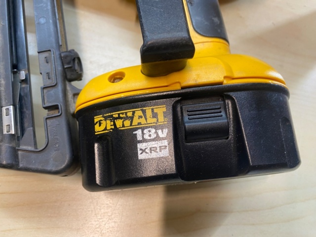 1231358-4 Nail gun DEWALT DC618