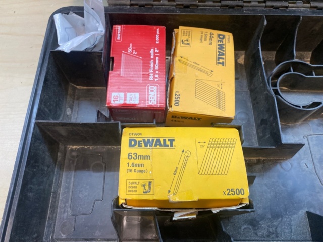 1231358-5 Nail gun DEWALT DC618