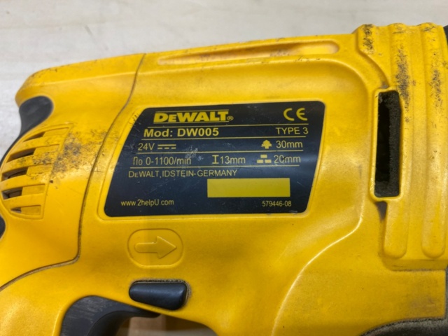 1231366-4 Impact drill DEWALT DW005