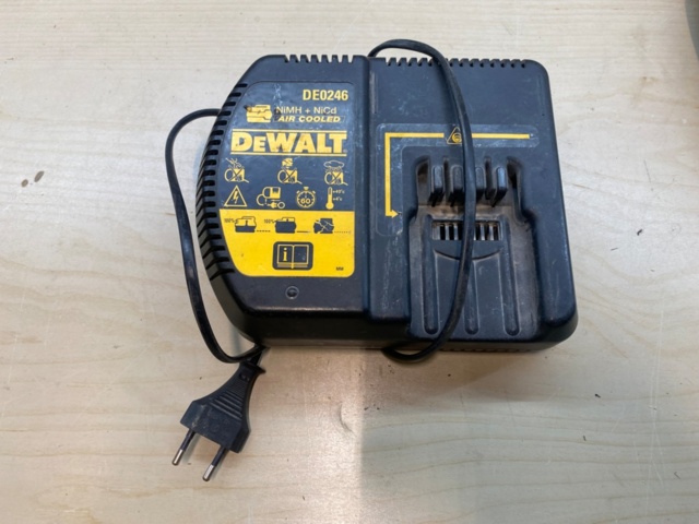 1231366-5 Impact drill DEWALT DW005