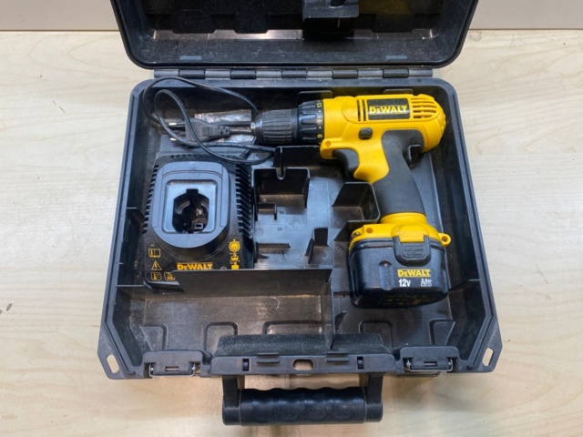 1231367-1 Screwdriver DEWALT DC727