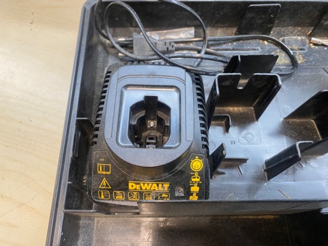 1231367-6 Screwdriver DEWALT DC727