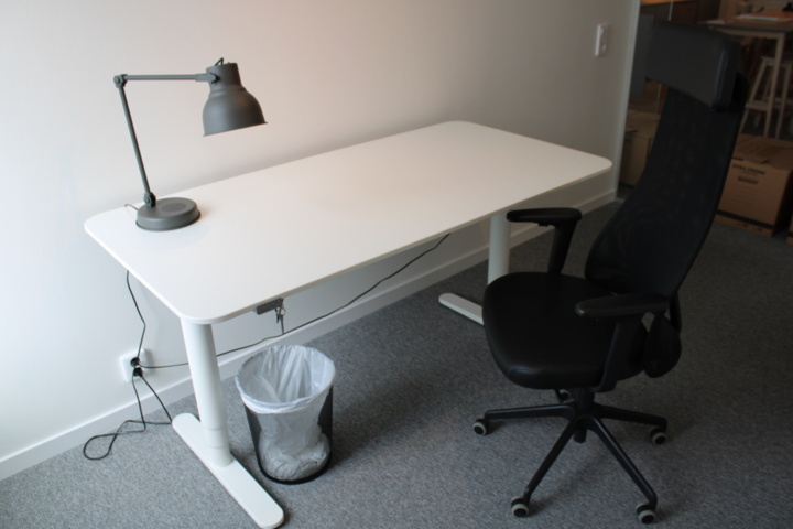 1224070-1 Office workstation - Electric desk, computer monitor, cabinet & more