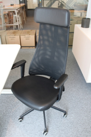 1224070-2 Office workstation - Electric desk, computer monitor, cabinet & more