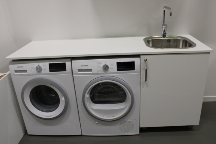 1224092-2 Washbasin with hob & mixer, washing machine & tumble dryer and more