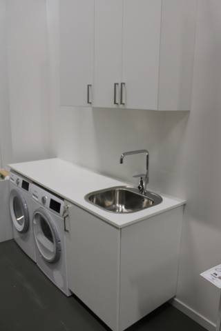1224092-1 Washbasin with hob & mixer, washing machine & tumble dryer and more
