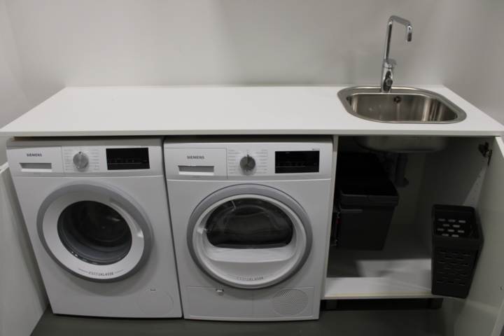 1224092-4 Washbasin with hob & mixer, washing machine & tumble dryer and more
