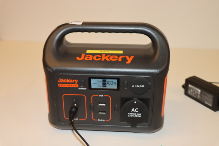 1173771-2 Jackery Explorer 240EU Portable Power Station
