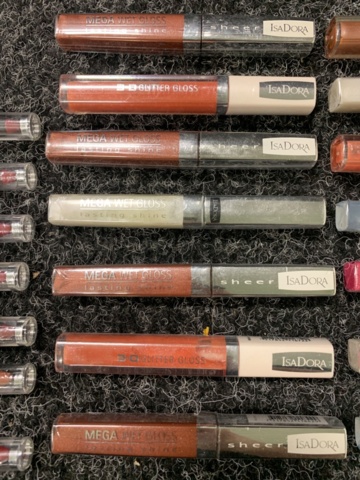 1232157-4 Sortiment med skönhetsprodukter Isadora