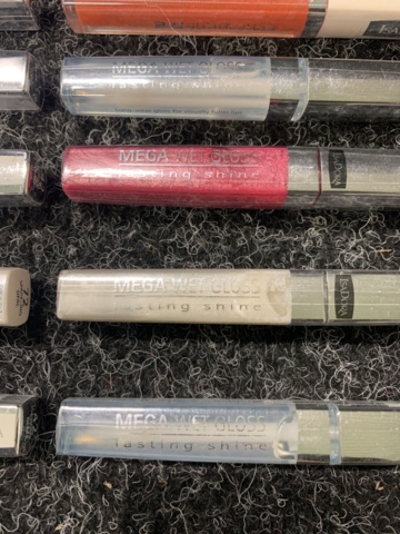 1232157-8 Sortiment med skönhetsprodukter Isadora