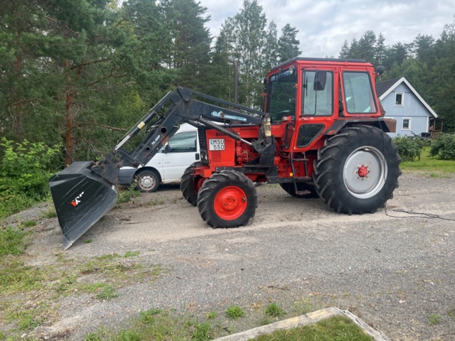 1122033-3 BELARUS MTZ 820 with loader TN 450P bucket