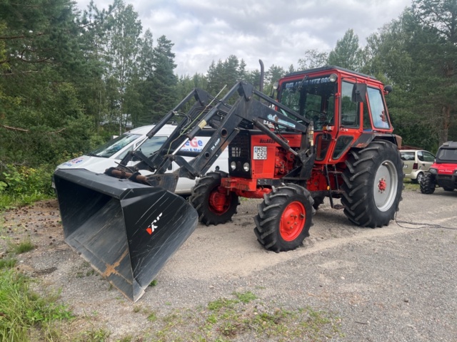 1122033-1 BELARUS MTZ 820 with loader TN 450P bucket