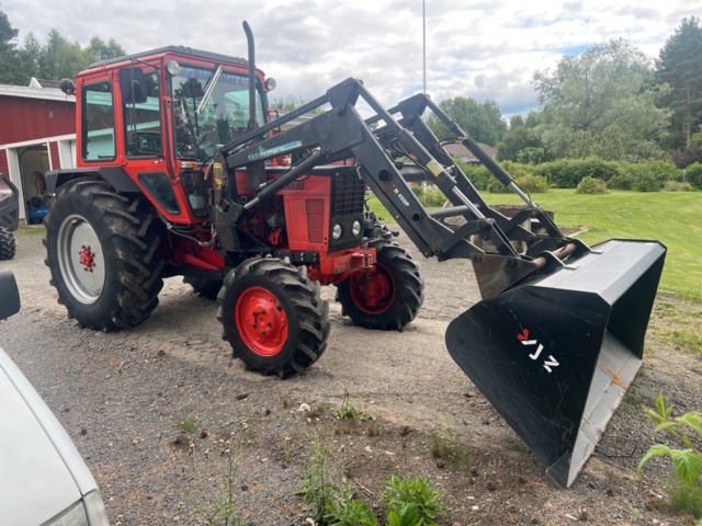 1122033-7 BELARUS MTZ 820 with loader TN 450P bucket