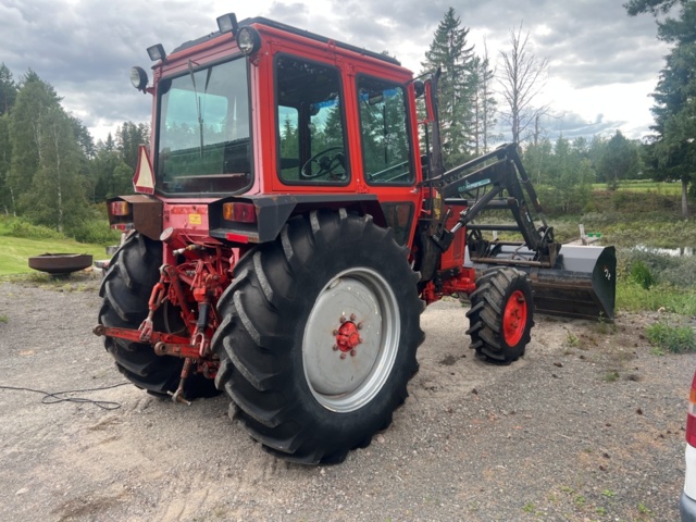 1122033-8 BELARUS MTZ 820 with loader TN 450P bucket