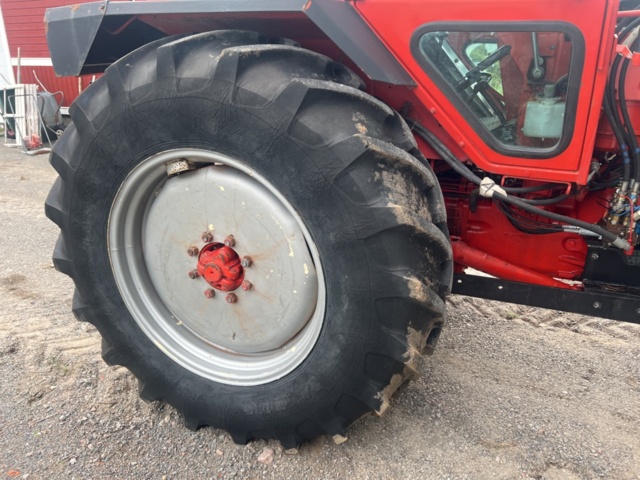 1122033-13 BELARUS MTZ 820 with loader TN 450P bucket