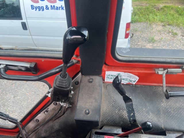 1122033-20 BELARUS MTZ 820 with loader TN 450P bucket