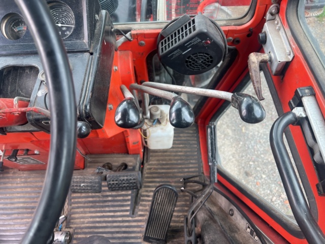 1122033-23 BELARUS MTZ 820 with loader TN 450P bucket