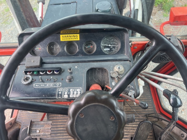 1122033-24 BELARUS MTZ 820 with loader TN 450P bucket