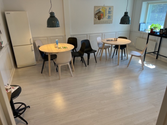 1122085-1 Dining room furniture & machines