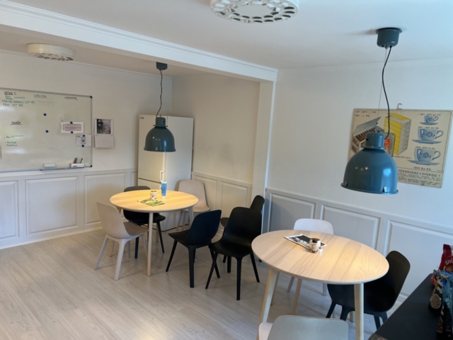 1122085-5 Dining room furniture & machines