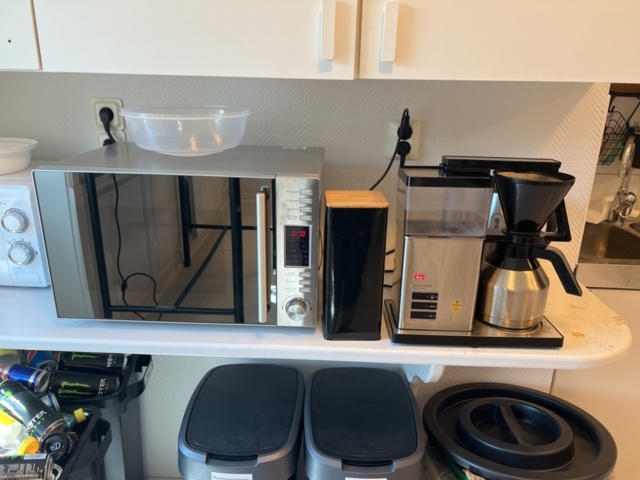 1122085-9 Dining room furniture & machines