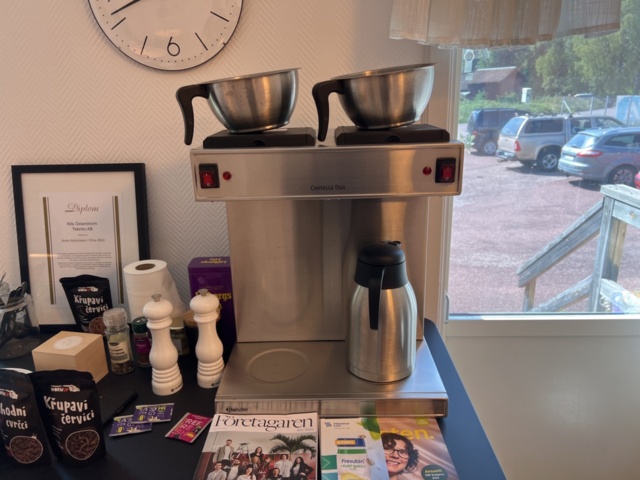 1122085-10 Dining room furniture & machines