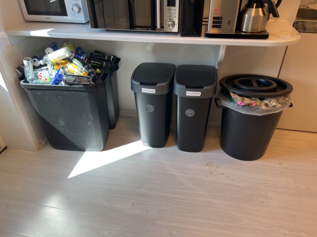 1122085-11 Dining room furniture & machines