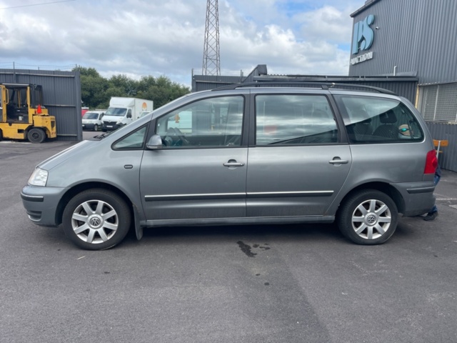 1205466-2 Volkswagen Sharan 1.8 T, 7-seater -2005