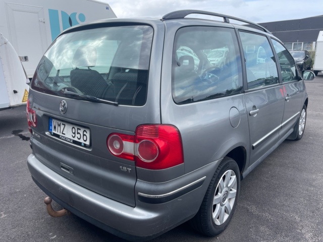 1205466-5 Volkswagen Sharan 1.8 T, 7-seater -2005