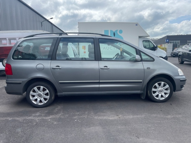 1205466-6 Volkswagen Sharan 1.8 T, 7-seater -2005